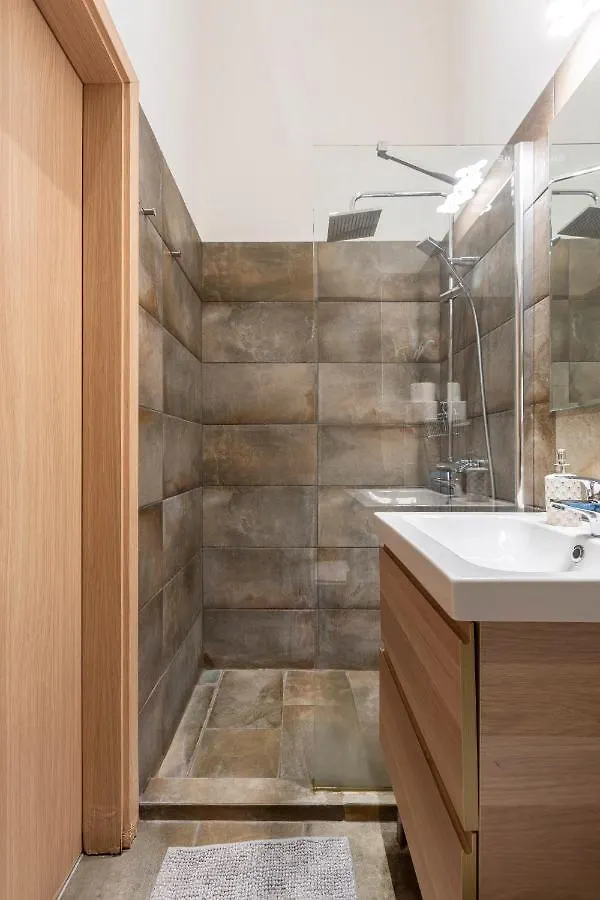 Deluxe Downtown Home By Elisabeth Budapest Hungary