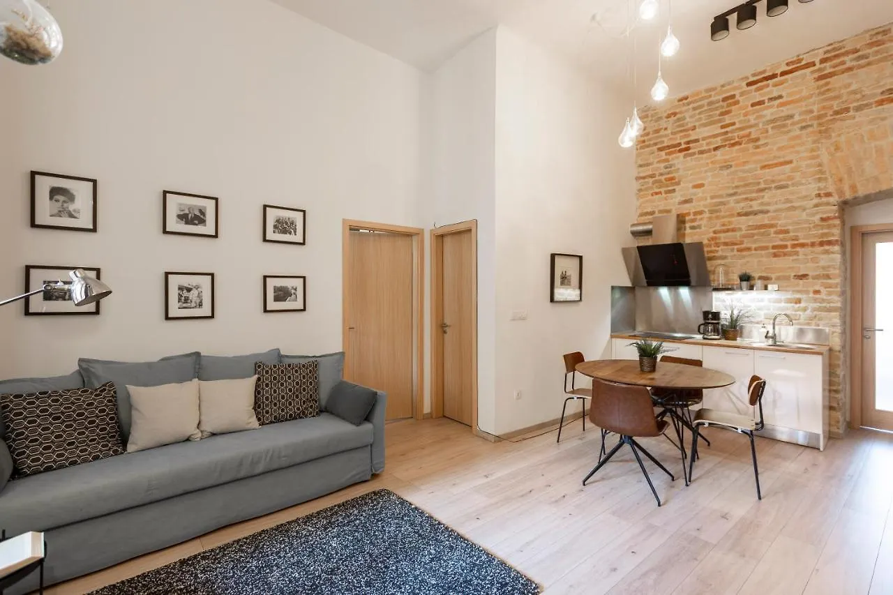 Deluxe Downtown Home By Elisabeth Budapest 0*,